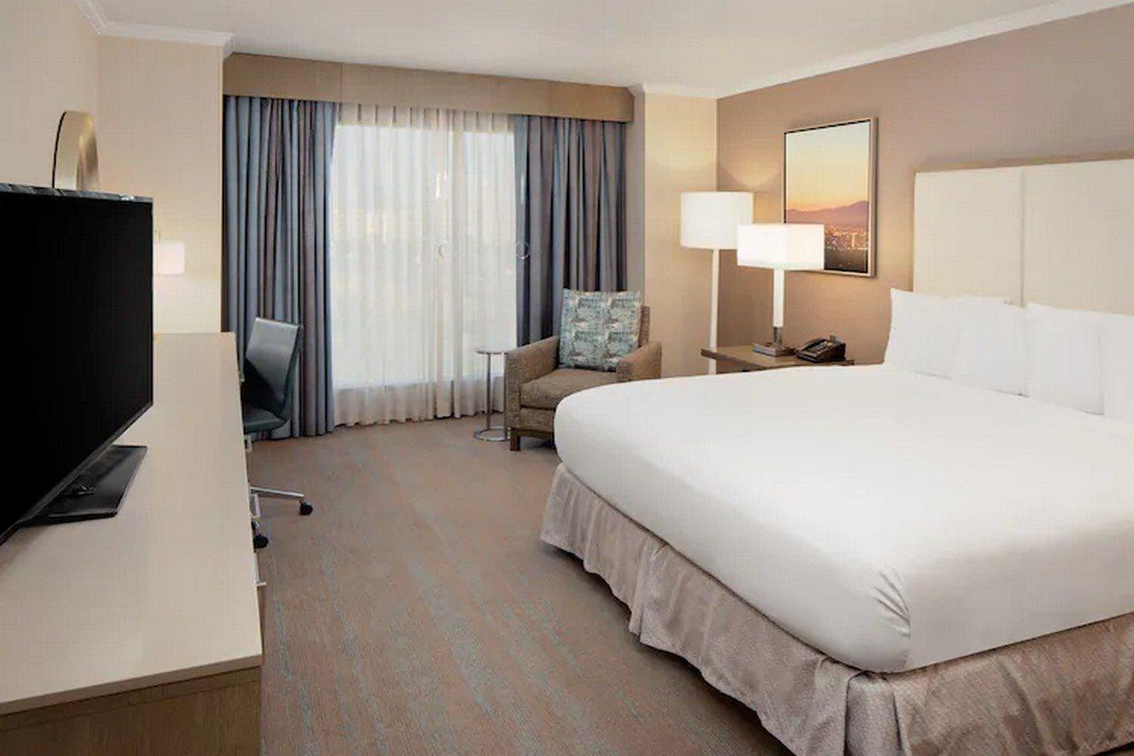 Doubletree By Hilton Irvine Spectrum Exteriör bild