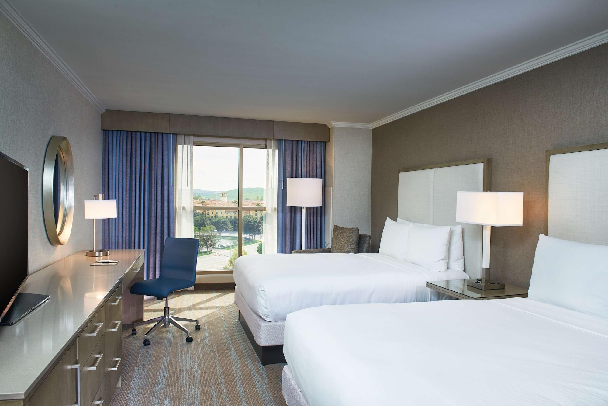 Doubletree By Hilton Irvine Spectrum Exteriör bild