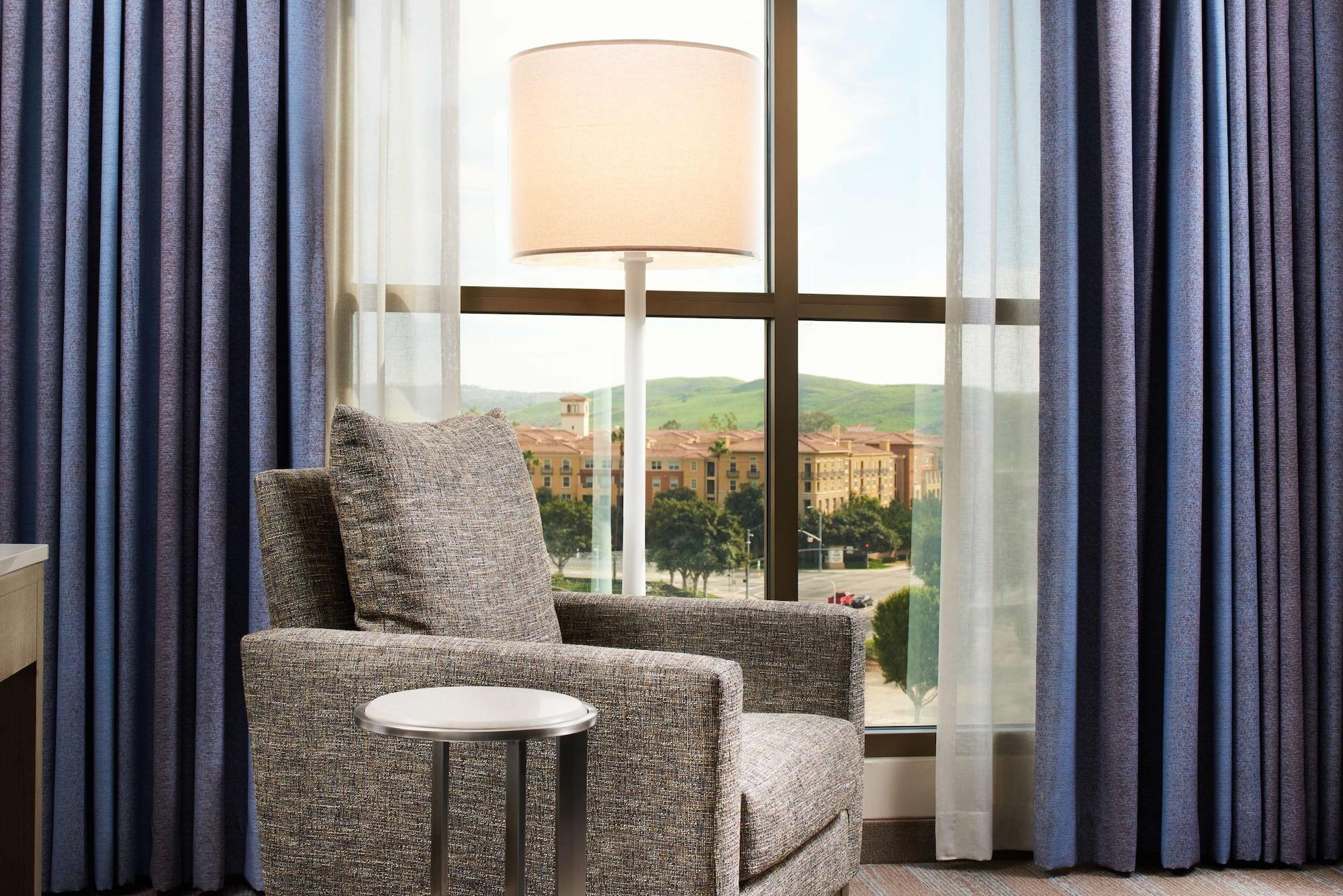 Doubletree By Hilton Irvine Spectrum Exteriör bild