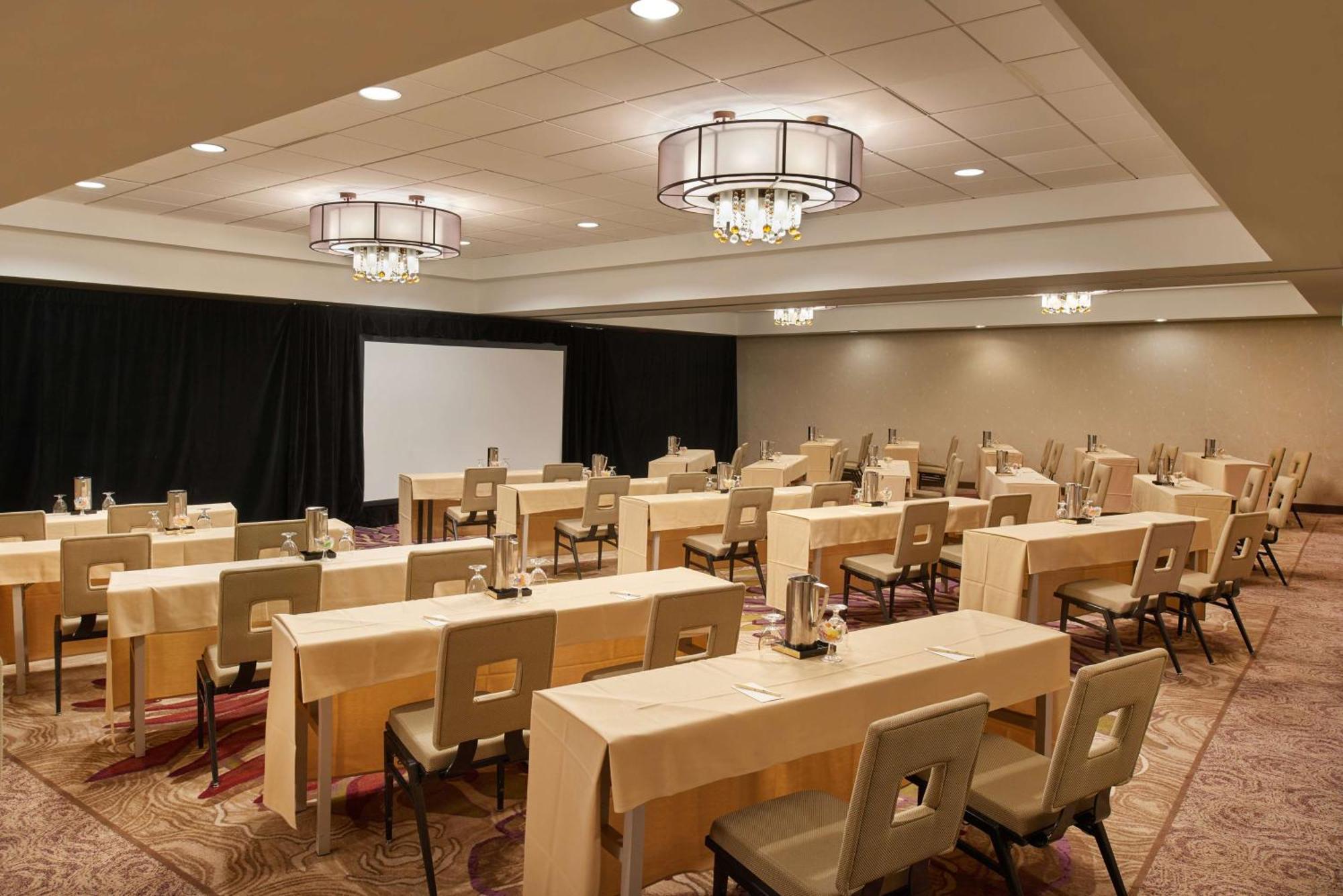 Doubletree By Hilton Irvine Spectrum Exteriör bild