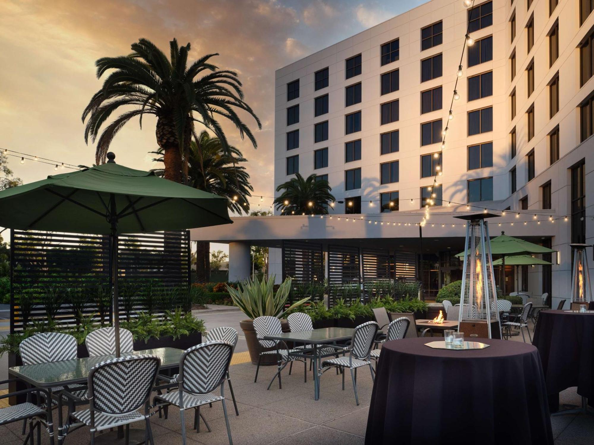 Doubletree By Hilton Irvine Spectrum Exteriör bild