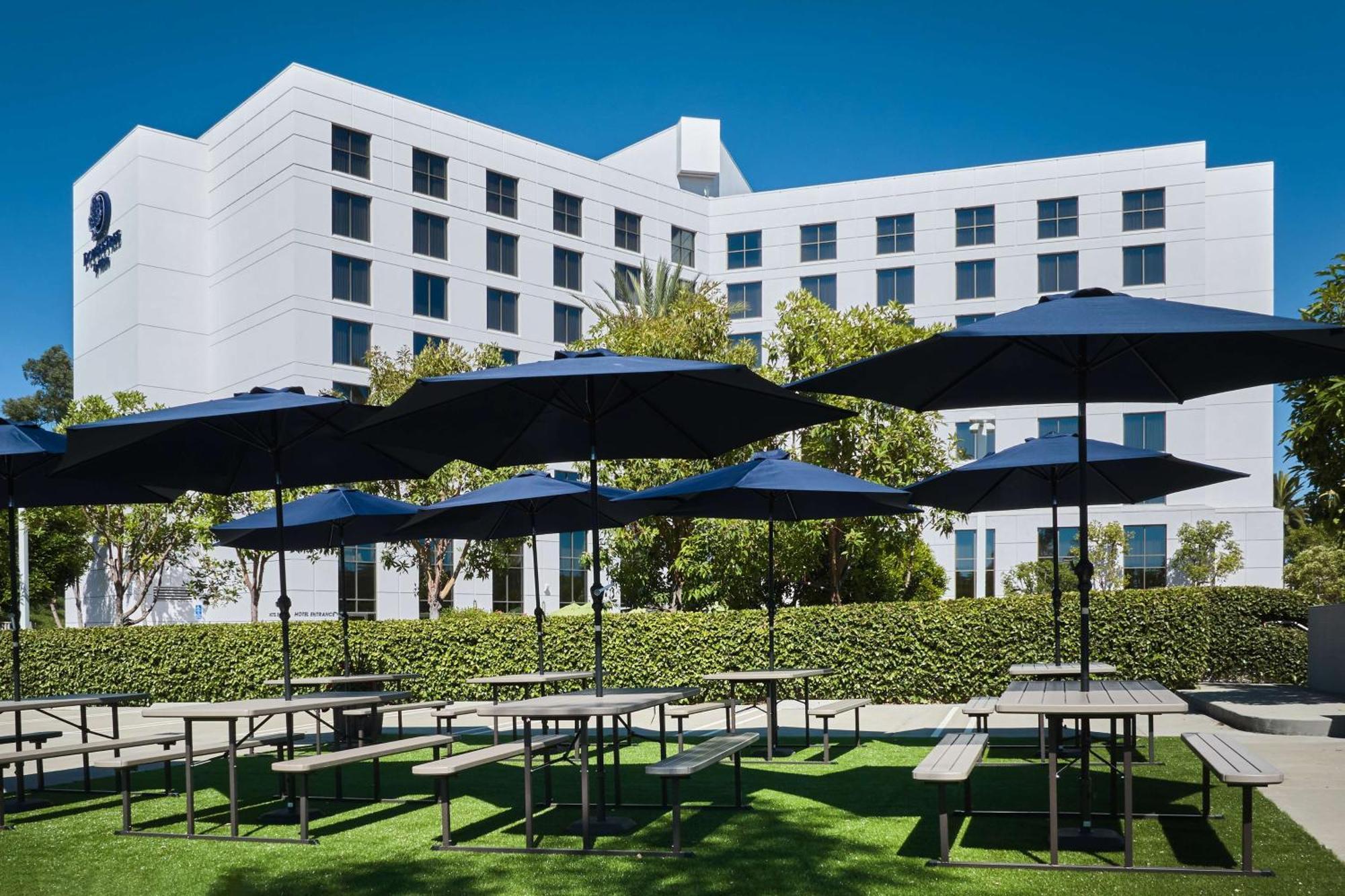Doubletree By Hilton Irvine Spectrum Exteriör bild