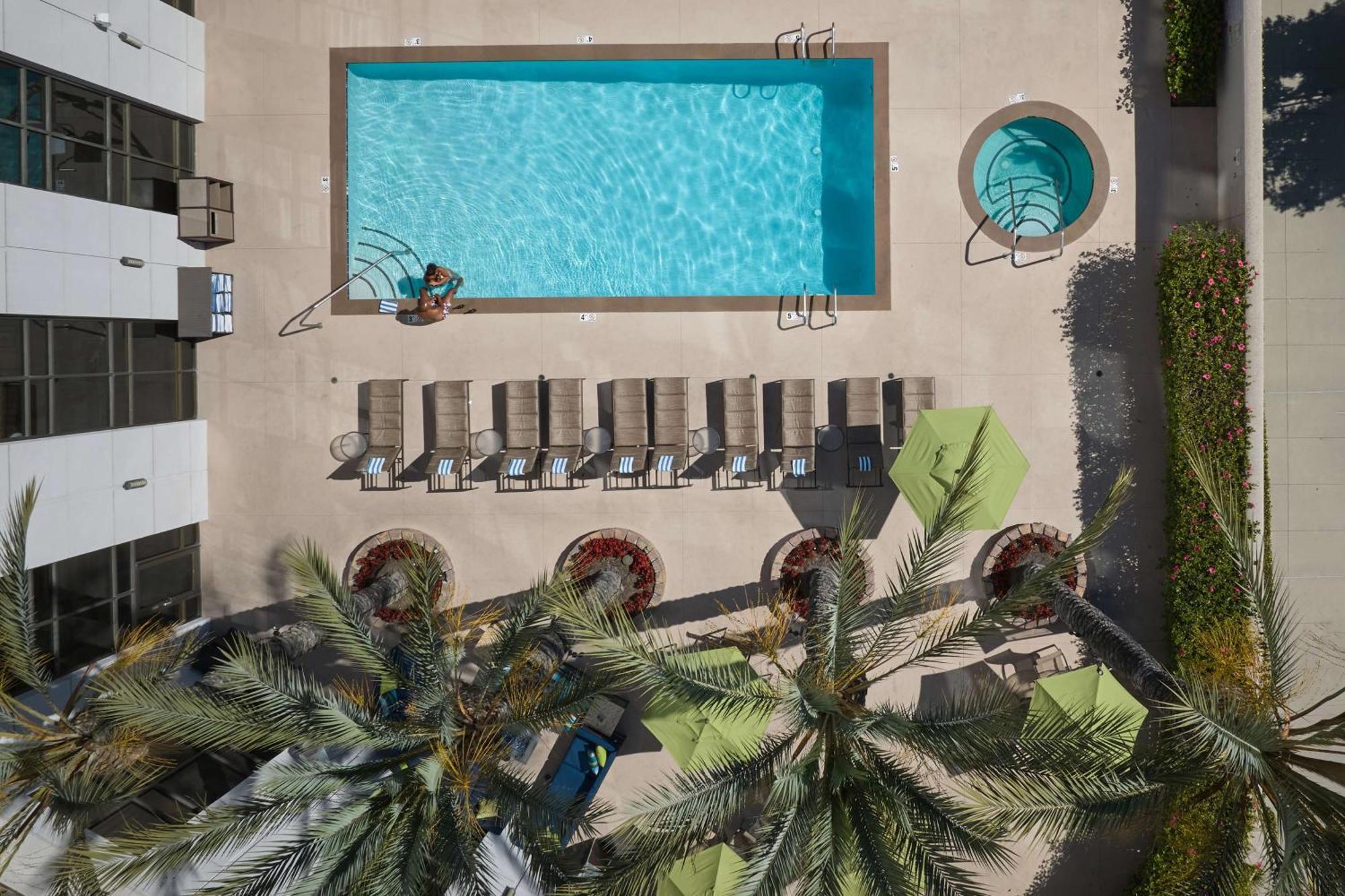 Doubletree By Hilton Irvine Spectrum Exteriör bild