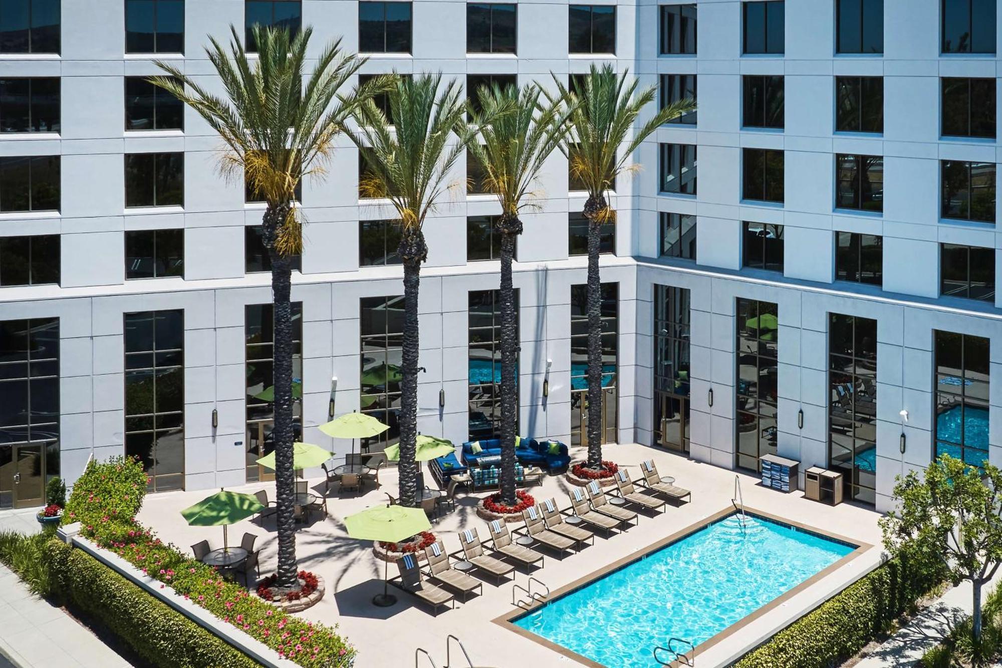 Doubletree By Hilton Irvine Spectrum Exteriör bild